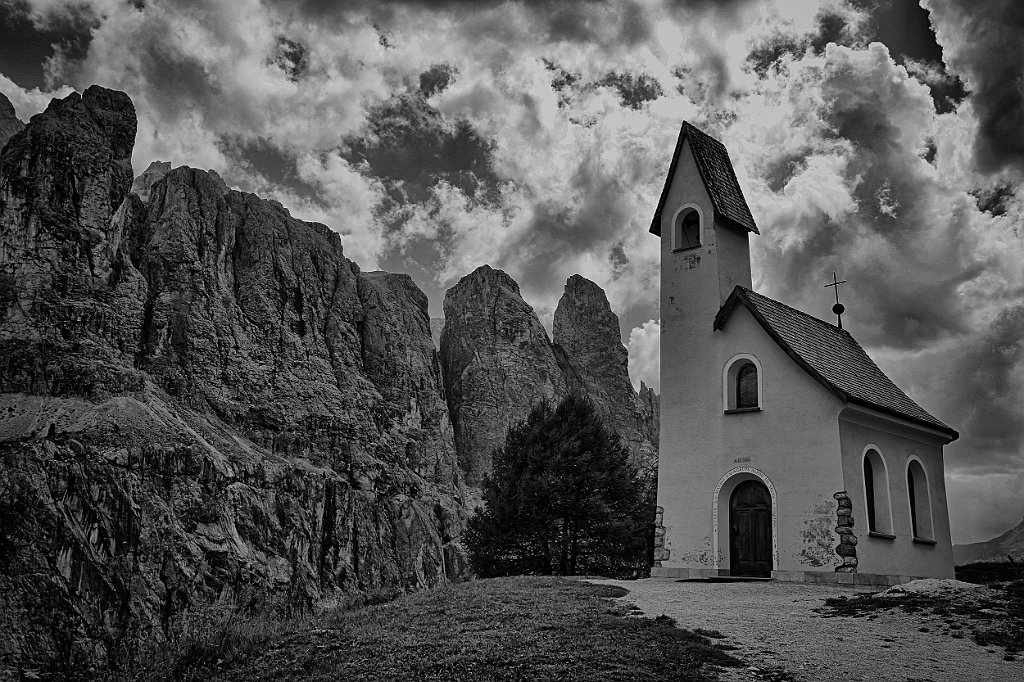 SEGNALATA Oliveri Bruno CHIESETTA DI MONTAGNA TRENTINO.jpg